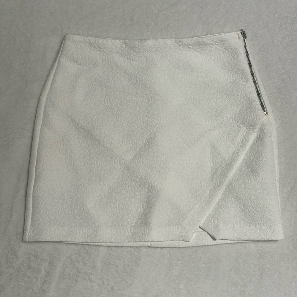 Zara TRAFALUC Jacquard Cross Over White Skirt